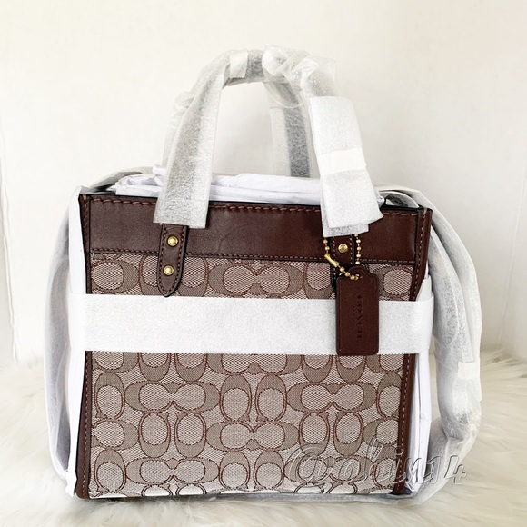 NWT Coach Field Tote 22 in Signature Jacquard - Picture 2 of 5